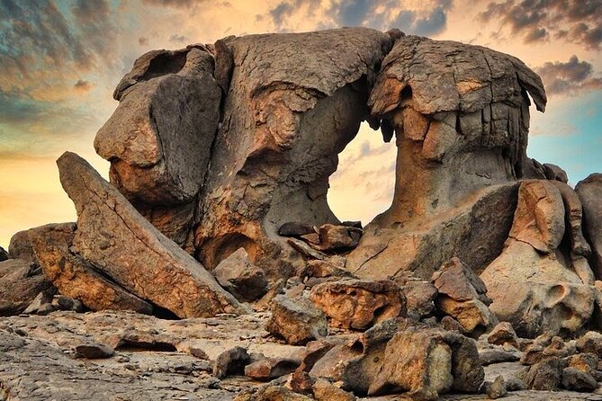 4 Hours Charming Moon Valley Hike Experience in Jeddah - Key points at a glance