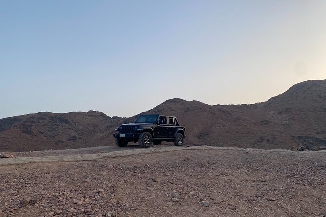 4WD Adventure in Uhud Mountain - At the summit: views, stories, and a simple refreshment stop