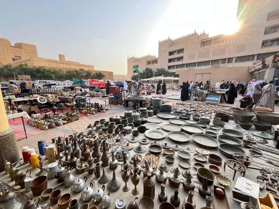 Al Masmak Fortress, Murabba Palace, and Souq Al Zal Tour - Meeting at National Museum metro station