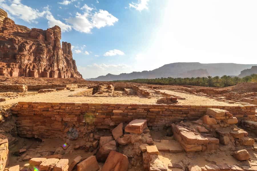 Al-Ula: Dadan & Jabal Ikmah Tour with Optional Pickup - The 10-minute ride to Jabal Ikmah