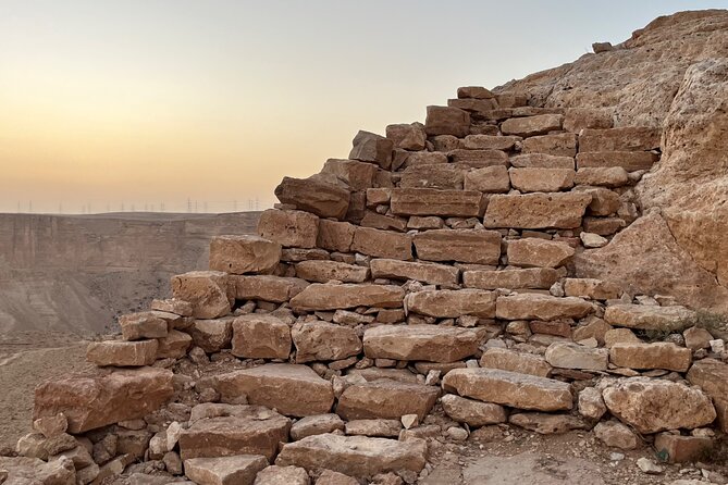 Edge of the World - Walking the Al-Manjoor Trail