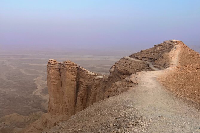 Edge of the World and Huraymila National Park Tour - Sunset timing, clothing, and the pace of the visit