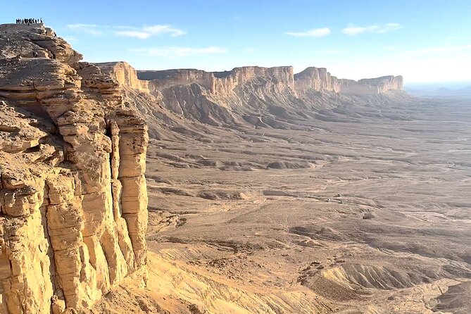 Edge of The World & Deer Reserve Off-road 4x4 Car Tour in Riyadh - Saudi snacks, Arabic coffee, and sunset