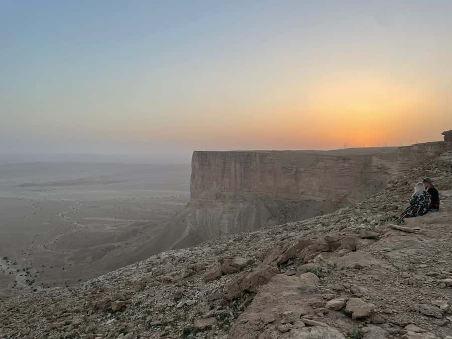 Edge of the World Top VIP Treatment with Lunch & Luxury SUV - The 120-kilometer ride from Riyadh