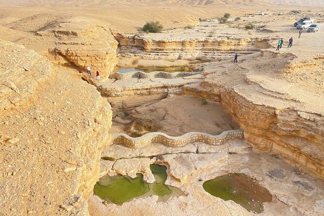 Edge of the World Tour from Riyadh Private 4x4 Car Pick up - Coffee, snacks, and a Saudi dinner add local character