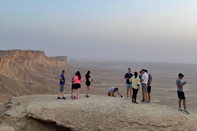 Edge of the World with 4x4 vehicles, sunset Dinner and stargazing - Reaching the cliffs and starting the hike