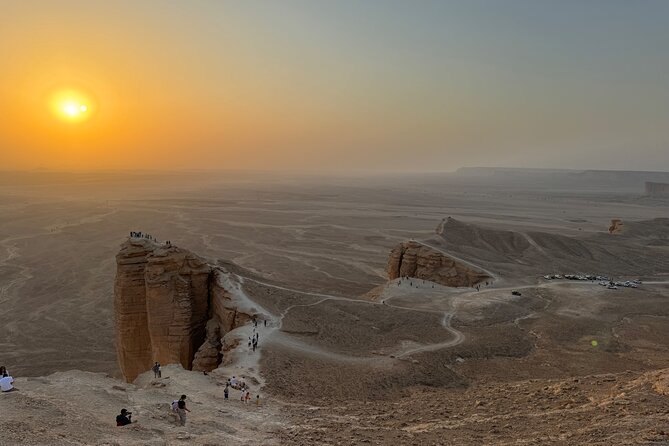 Explore Edge of The World in a Private Trip with Saudi Dinner - The Road Toward Edge of the World