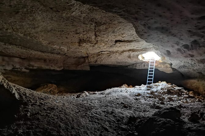 Explore Edge of The World in a Private Trip with Saudi Dinner - The Bat Cave and Three Hours at the Cliffs