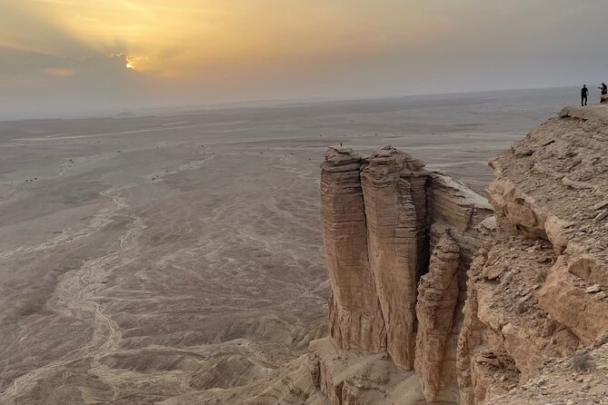 Explore Edge of The World in a Private Trip with Saudi Dinner - Guide Faisal and the Human Side of the Tour