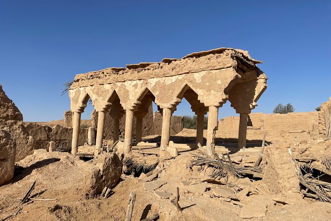 Explore Edge of The World in a Private Trip with Saudi Dinner - Sadus Village and Its 500-Year-Old Mud Homes