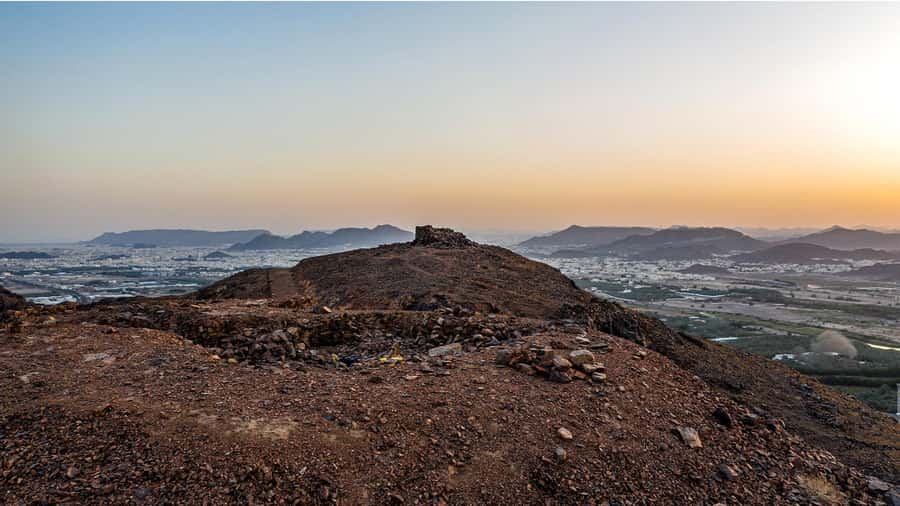 From Madinah: Half-Day Ziarah Tour - Languages, Transport, And The $28 Price