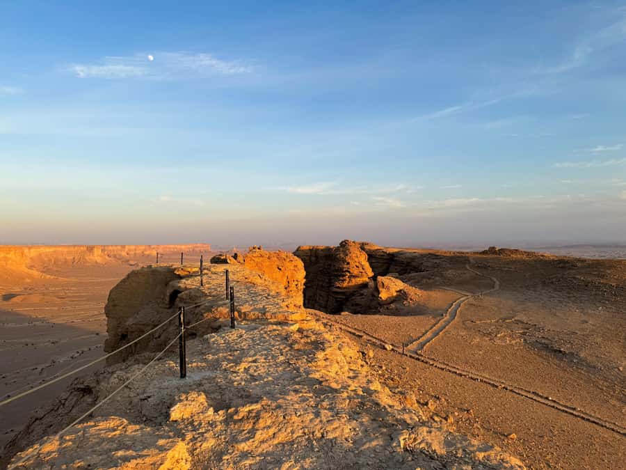From Riyadh: Edge of the World and Darb Al-Manjoor Adventure - Reaching the Edge of the World