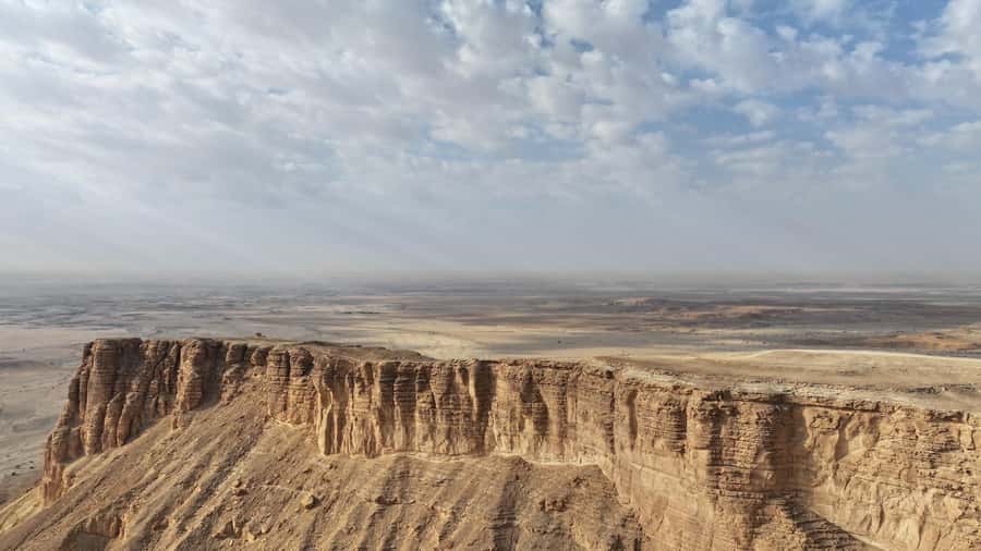 From Riyadh: Edge of the World and Darb Al-Manjoor Adventure - The guide can make or break the outing