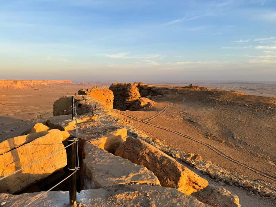 From Riyadh: Edge of the World and Darb Al-Manjoor Adventure - Meeting at Thaghr Plaza beside Jarir Bookstore