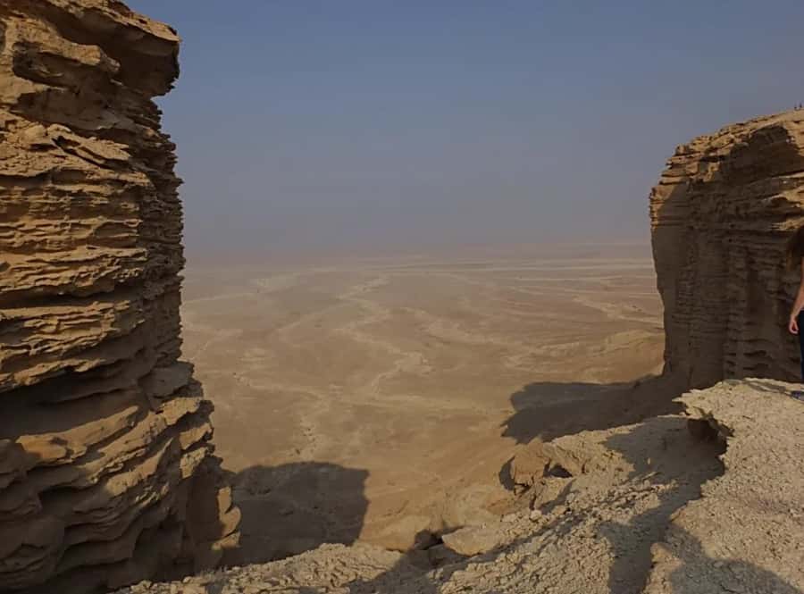 From Riyadh: Tuwaiq Mountains and Najd Plateau Day Trip - Guide Service and Group Atmosphere