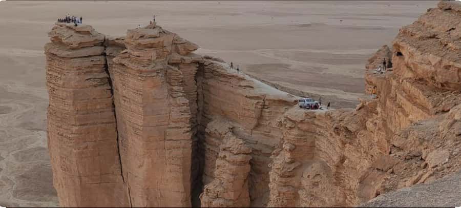 From Riyadh: Tuwaiq Mountains and Najd Plateau Day Trip - Walking Above the Tuwaiq Mountains