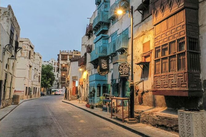 Guided Tour in Jeddah by local woman - Saudi coffee, dates, and street food