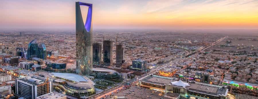 Half Day in Riyadh, Almasmak, National Museum, Kingdom Tower - Kingdom Centre Tower changes the view completely