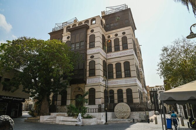 Half Day Jeddah Traditional City Tour - Tahlia Street shows Jeddah’s modern side