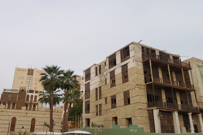 Historic District Tour in Jeddah by a Local Guide - Tariq Abdulhakim Center and a Saudi coffee pause