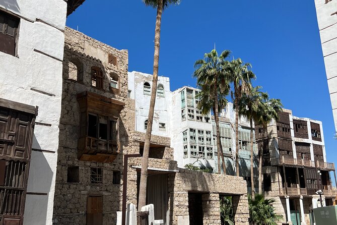 Historical & Heritage Tour in Jeddah Al Balad - Taking a local drink in an old café