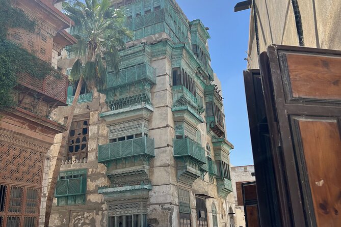 Historical & Heritage Tour in Jeddah Al Balad - Shopping along Qabel Trail
