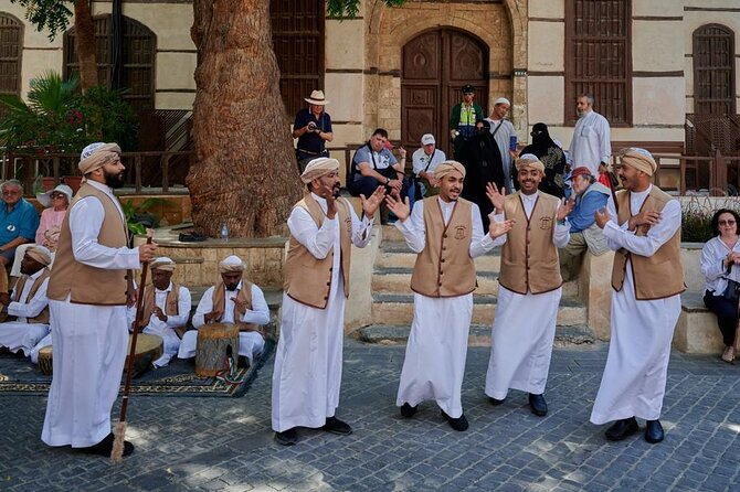 Historical & Heritage Tour in Jeddah Al Balad - Guides, group size, and the feel of the walk