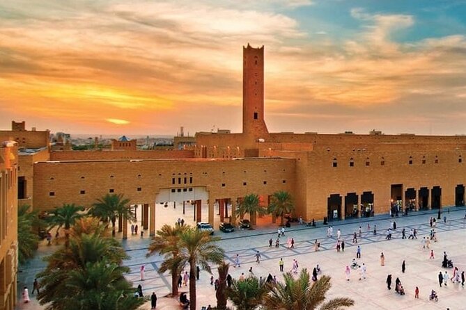 Historical Riyadh Self-Guided Audio Walking Tour - Qayasriat Al Kitab, palm trees, and Riyadh’s book culture