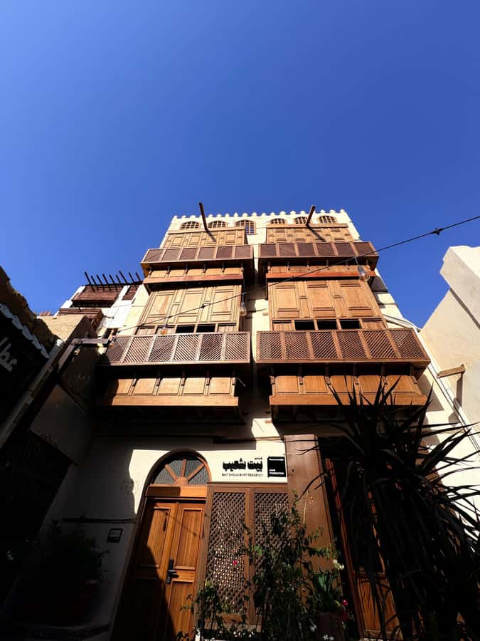 Jeddah: Al-Balad Old Town Historical City Guided Tour - Entering Al-Balad with local context