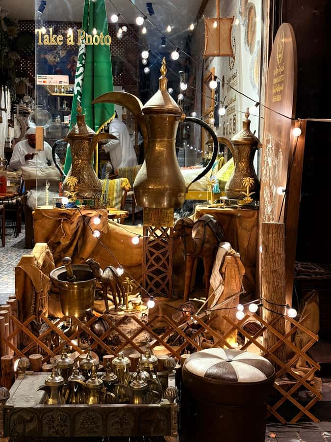 Jeddah: Al-Balad Old Town Historical City Guided Tour - Old houses, museums, and wooden balconies