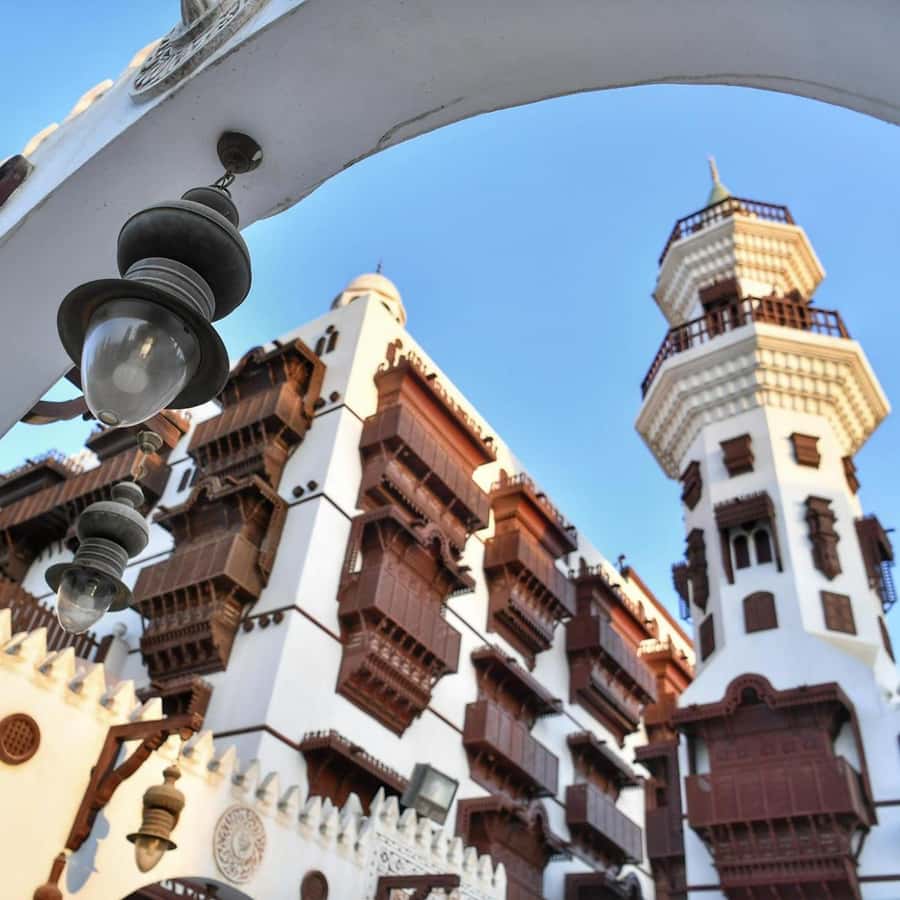 Jeddah: Al-Balad Old Town Tour with Guide - Suq Al Jami and the old city gates