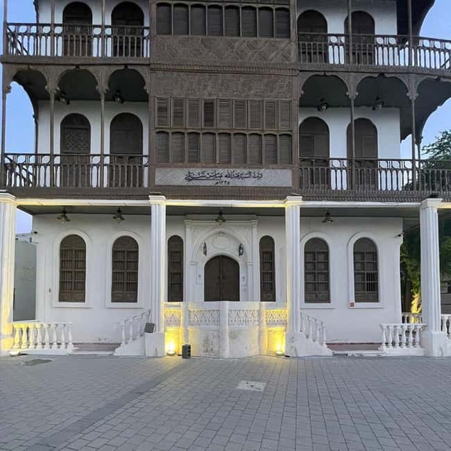 Jeddah: Guided Tour of the Old City Al-balad - Hijazi food, from Kabsa to Saleeg