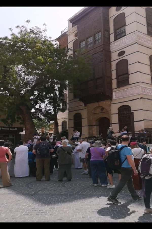 Jeddah: Historic District Tour by a Local licensed Guide - Saudi coffee, dates, and a local café