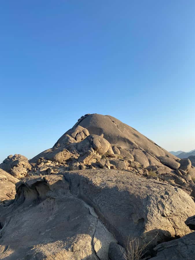 Jeddah: Moon Mountain Guided Hiking Tour with Snacks - Key points at a glance
