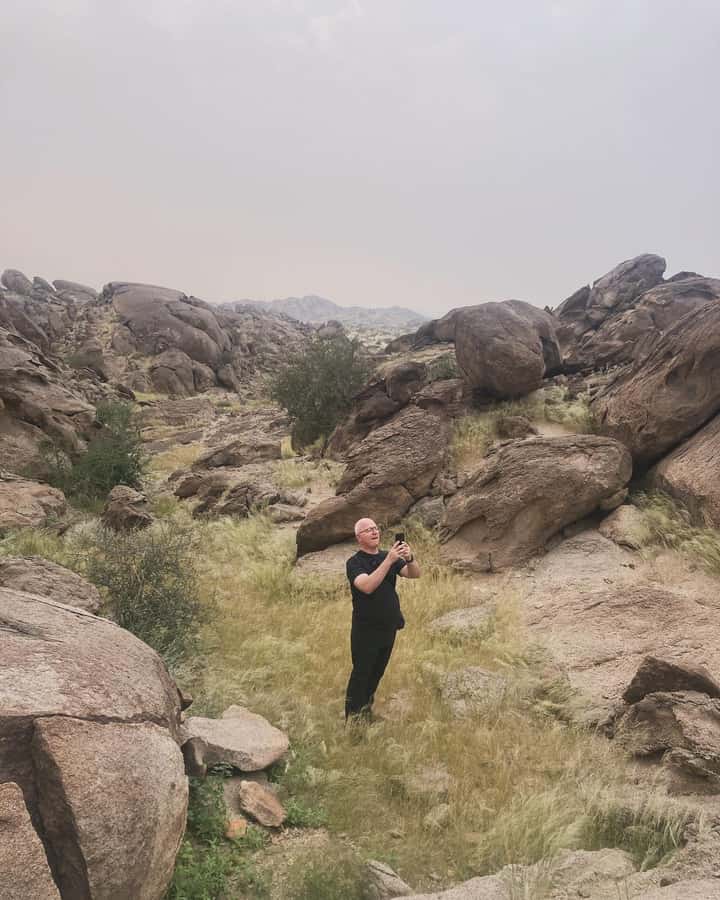 Jeddah: Moon Mountain Guided Hiking Tour with Snacks - Guides who make the difference