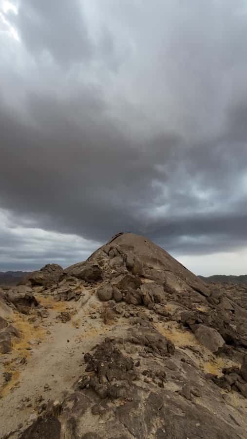 Jeddah: Moon Mountain Guided Hiking Tour with Snacks - Who will enjoy this most?