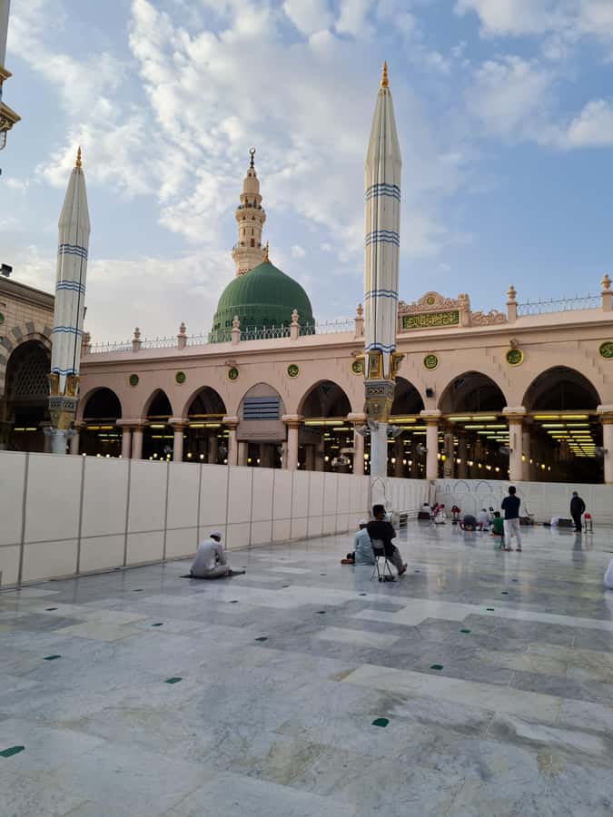 Madina: Guided Tour of the City's Historical Sights - Reading the story of Uhud at Mount Uhud