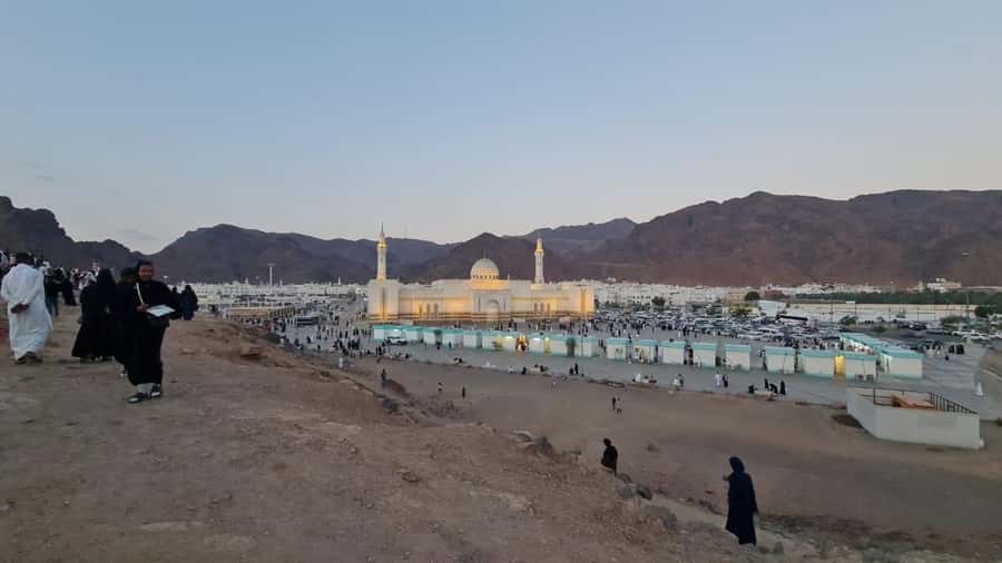 Madina: Guided Tour of the City's Historical Sights - Starting near Masjid Nabawi and Masjid Imam Bukhari