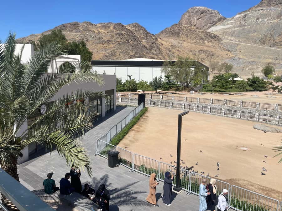 Makkah: Jabal Al-Nour, Cave Hira, and Mount Arafat Tour - Muzdalifah and Mina: seeing the Hajj route as a whole