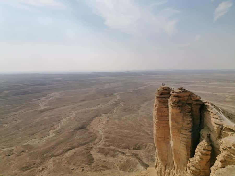 Riyadh Edge of The World and Bat Cave Visit by Bus - Dinner under a wide desert sky