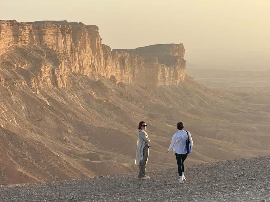 Riyadh: Edge Of The World, camels &Stargazing with 4x4 - Why the Edge of the World deserves your afternoon