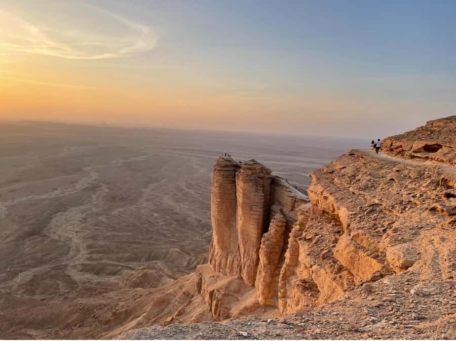 Riyadh: Edge Of The World, camels &Stargazing with 4x4 - Camel farms and Arabian gazelles add local character