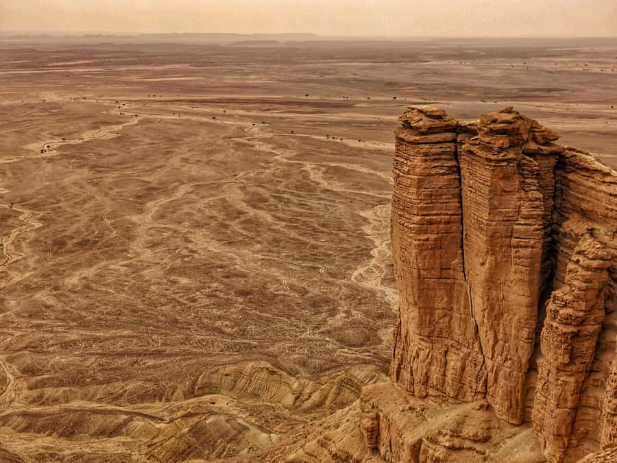 Riyadh: Edge of the World Private Guided Tour with dinner - The bat cave and the smaller surprises