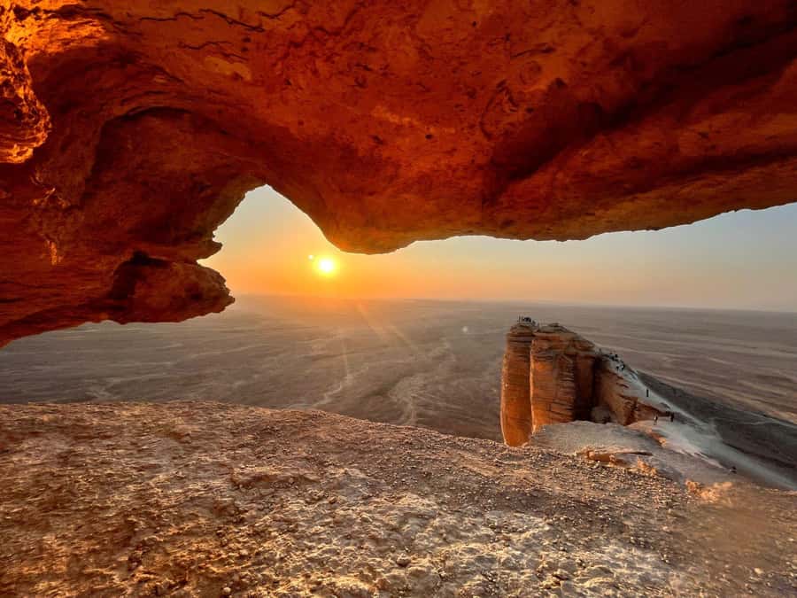 Riyadh: Edge of The World with dinner & Campsite Shared Tour - Desert camp, dinner, coffee, and conversation