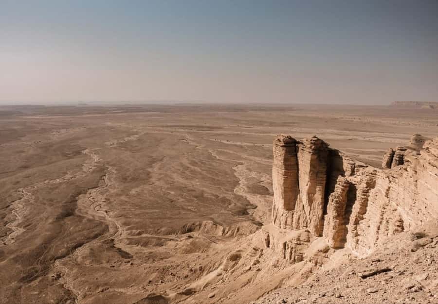 Riyadh: Private Edge of the World & Camel Trail with Lunch - Why the Edge of the World feels so dramatic