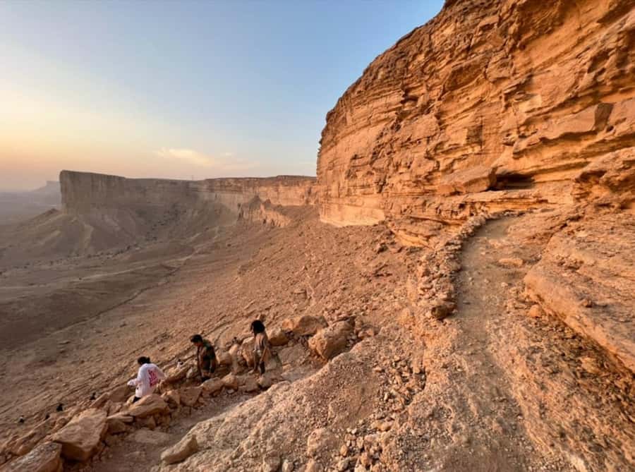 Riyadh: Trip to Edge of the World - What the 5:00 PM Walk Is Like