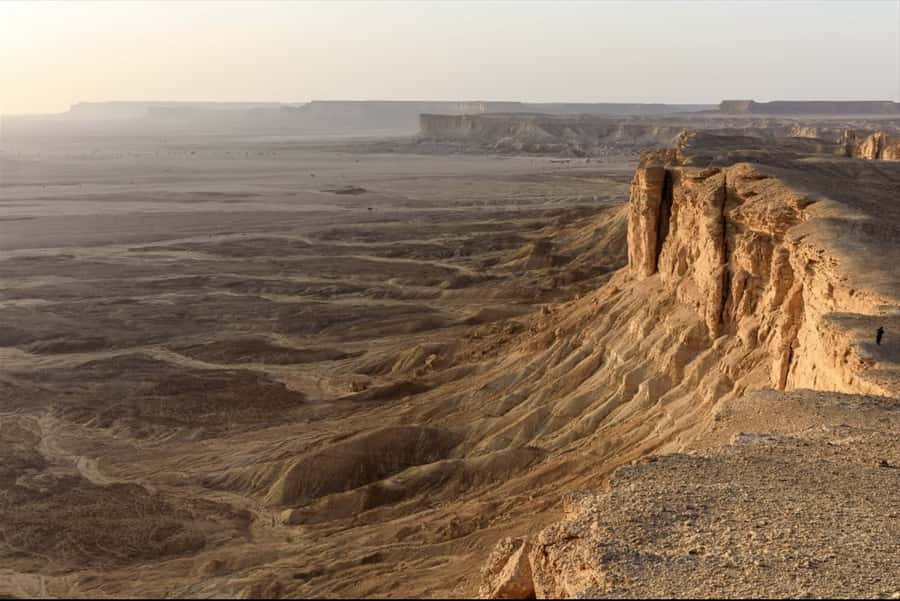 Riyadh: Trip to Edge of the World - The Darb Al-Manjoor Trail and Its Cliff Views