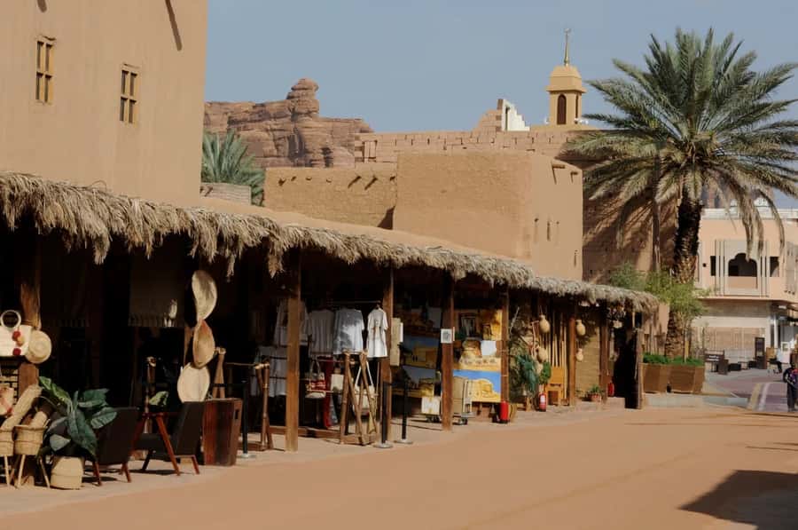 Tour AlUla's Old Town - Walking the maze of AlUla’s mudbrick lanes