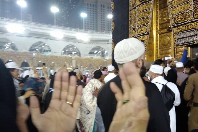 Umrah Guide - Communication is the main thing to manage