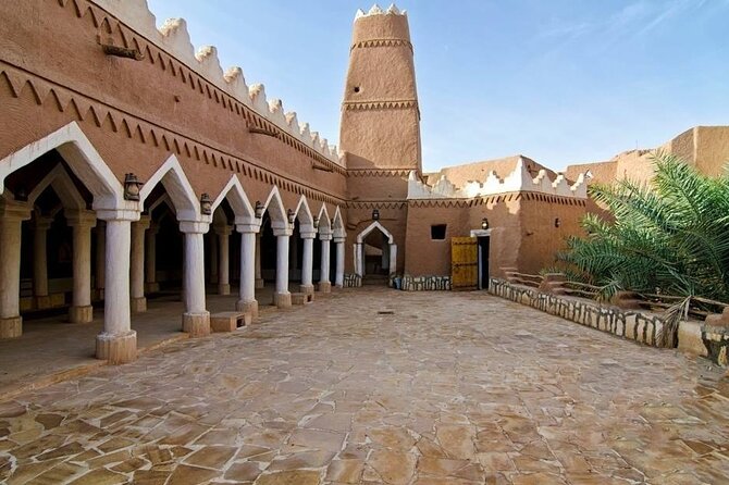 Ushaiqer Heritage Tour from Riyadh with Dinner - The resident-made museum and its everyday objects